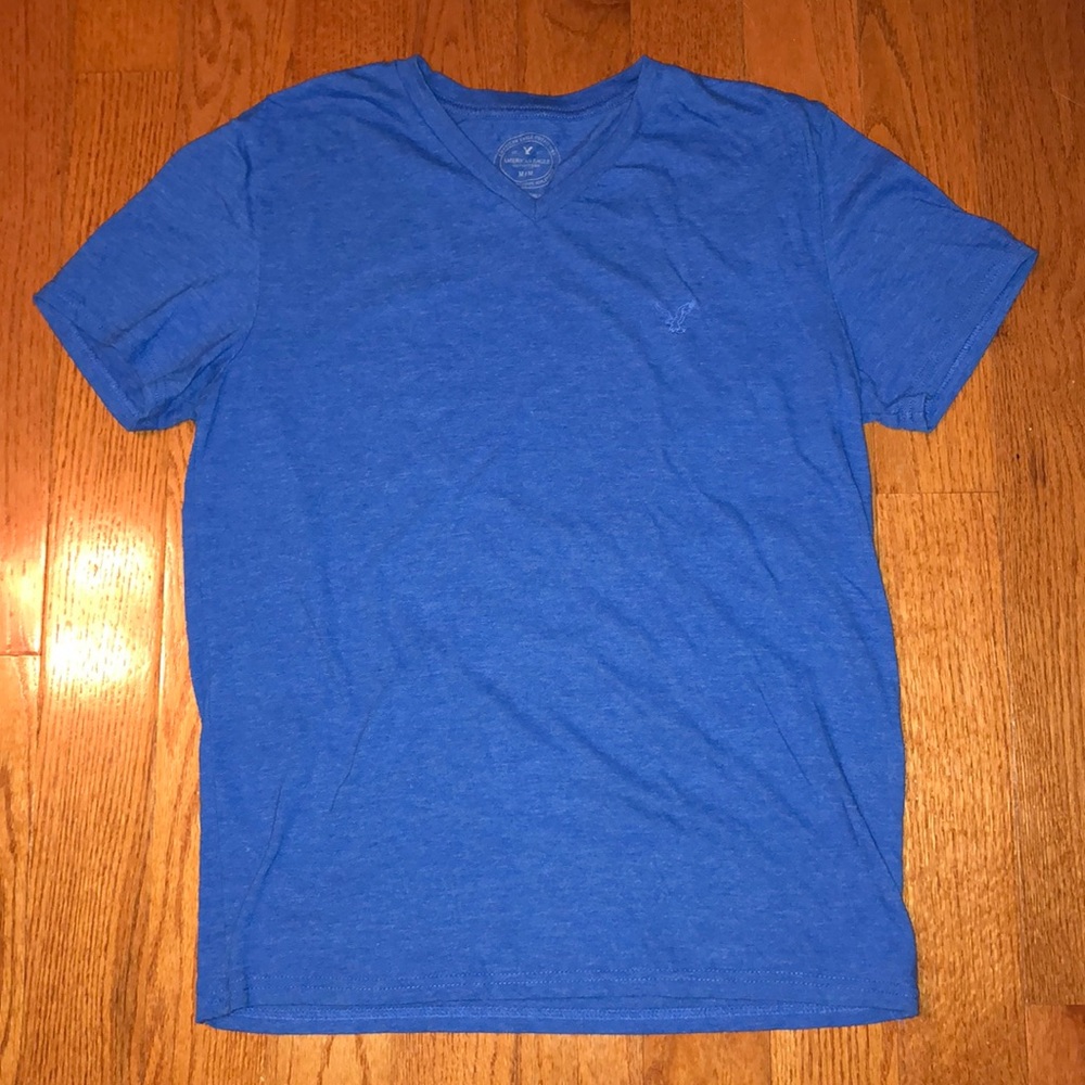 American Eagle v-neck T-shirt